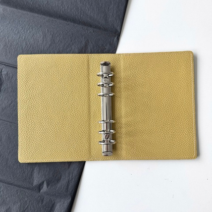 Обложка на кольцах В6+ без карманов на резинке