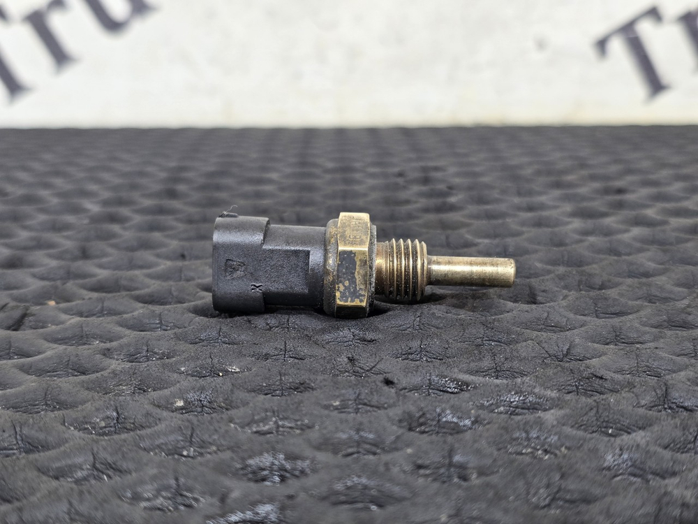 Датчик температуры охлаждающей жидкости