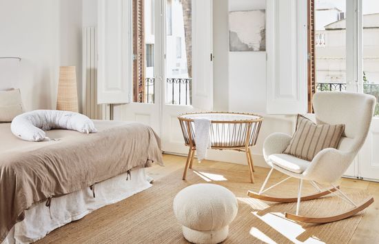 Кресло-качалка Vania из белой ткани букле Испания