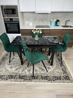 Стеклянный раздвижной стол "Черный мрамор" и стулья "ГУЧИ" изумруд