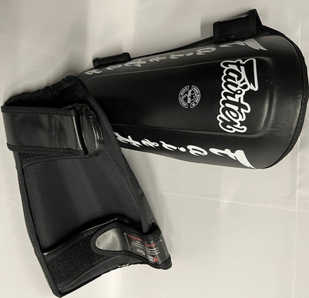 Щитки Fairtex Twisted Shin Pads SP7 Black Уценка (S)