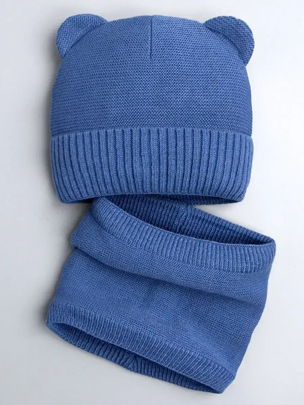 Шапка для мальчика осенняя с ушками и снудом