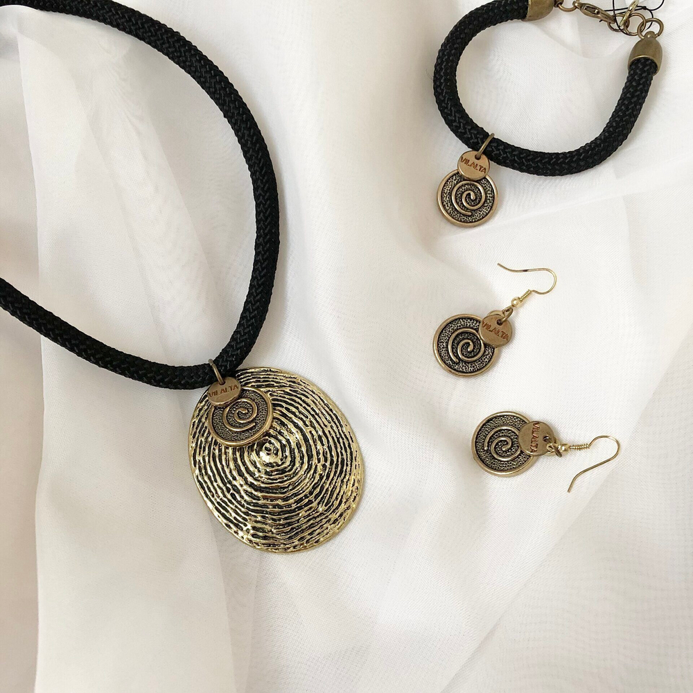 Кулон-овал бронза на черном текстиле, Испания