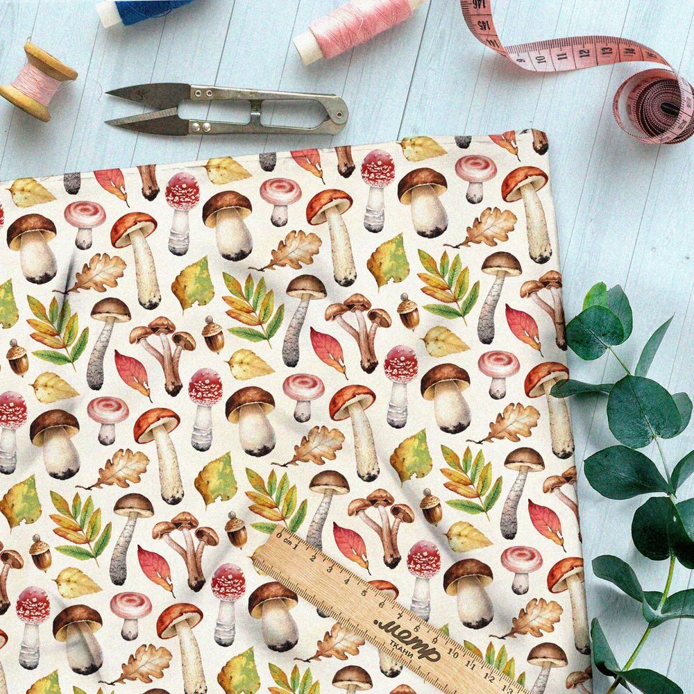 Ткань бифлекс лесные грибы и желтеющие листья на белом фоне