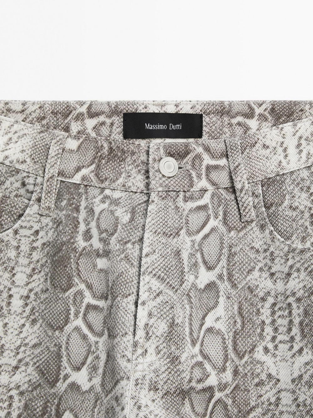 Massimo Dutti Джинсы классического кроя из хлопка со змеиным принтом, серый