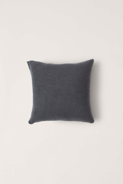 Подушка декоративная 45х45см Barefoot Dreams Ribbed темно-серая