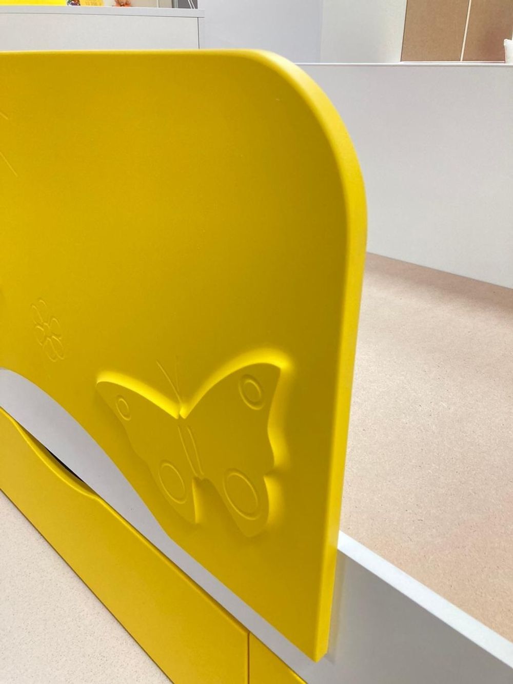 Кровать-софа Бабочка белый/нарцисс 800