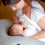 Подушка для кормления BEABA Big Flopsy серая