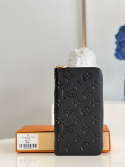 Louis Vuitton Zippy Wallet