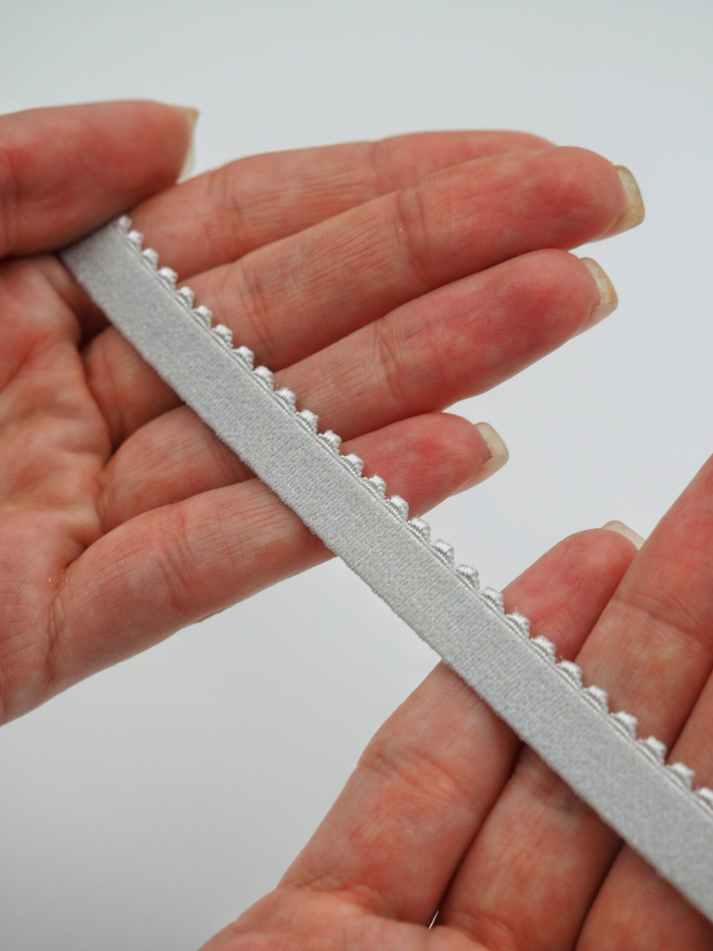 Резинка отделочная светло-серая ажурная ширина 10 мм с учетом фестона