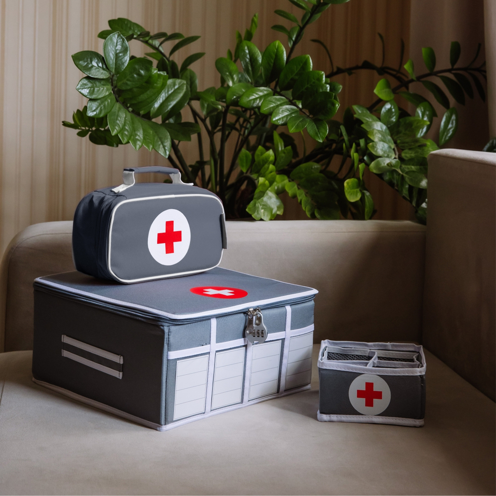 Аптечка домашняя 15х15х8 (серая)