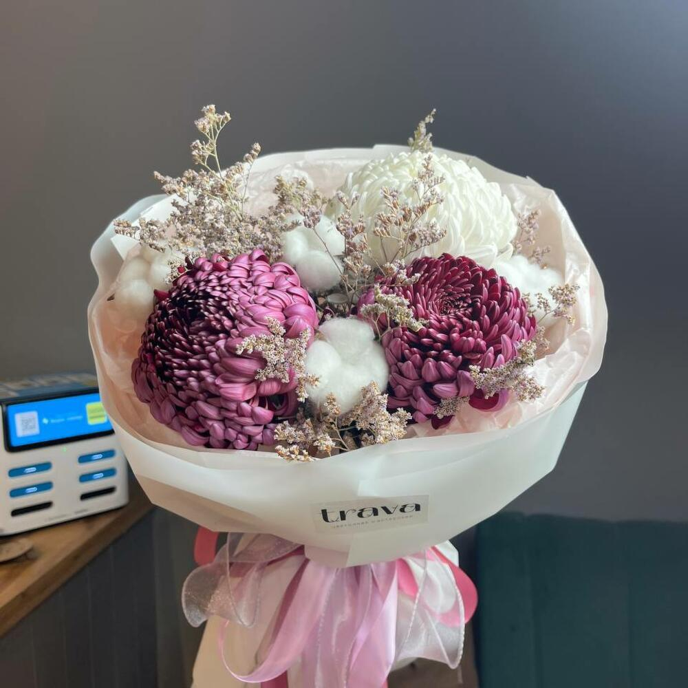 Букет "Дуэт" одноголовая хризантема с сухоцветами