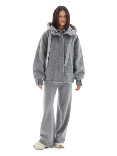 Серая куртка с вязаными вставками