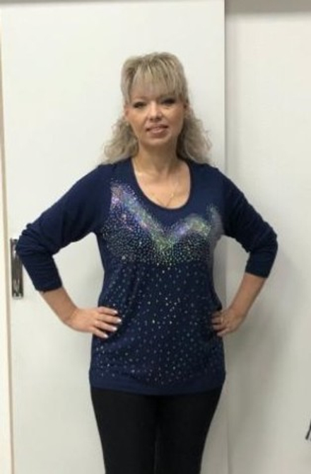 Темно-синий нарядный блузон со стразовым принтом