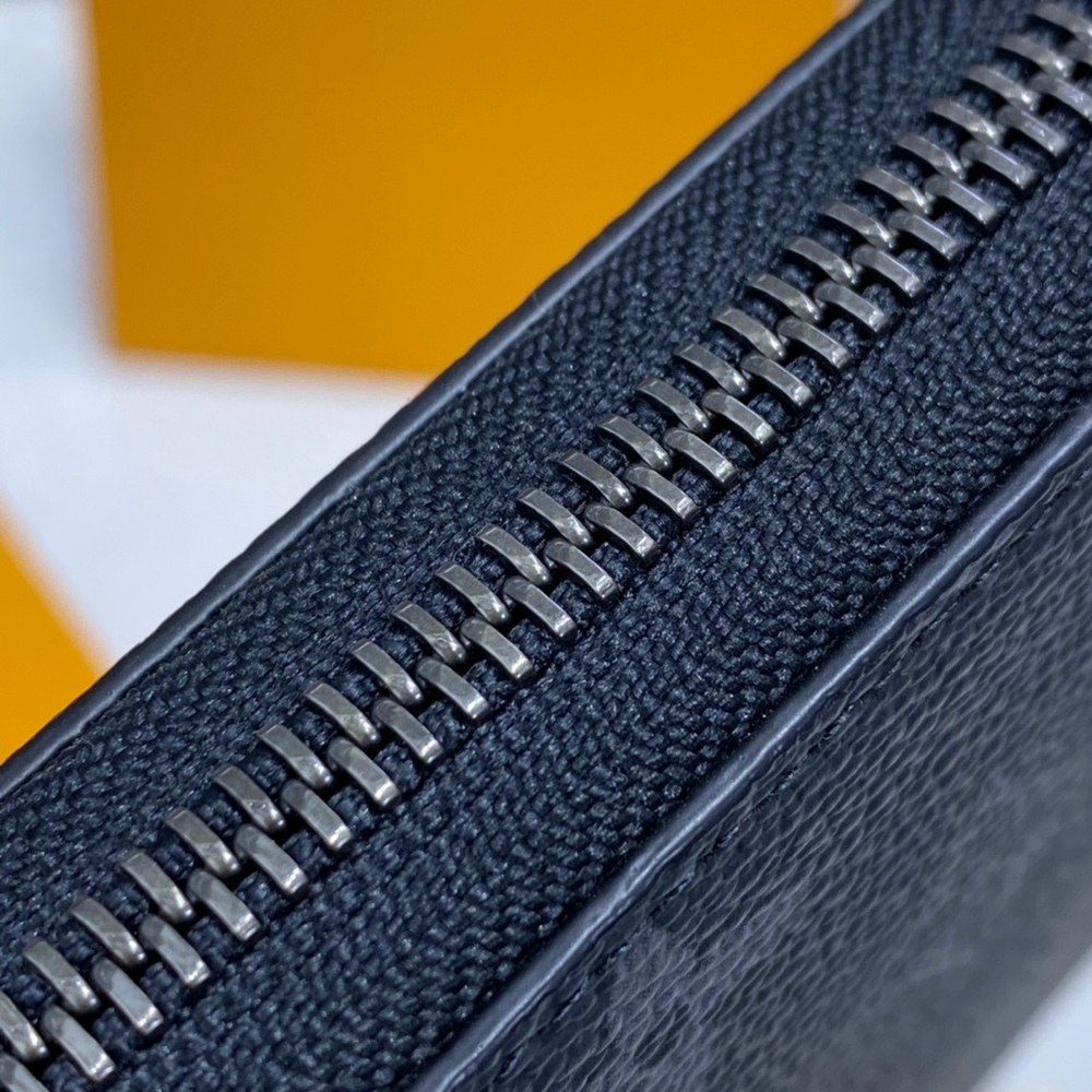 Louis Vuitton Zippy Wallet