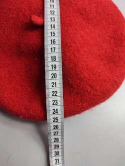 Берет яркий