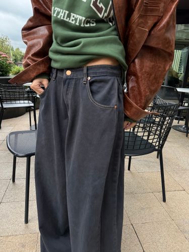 Широкие графитовые джинсы с защипами