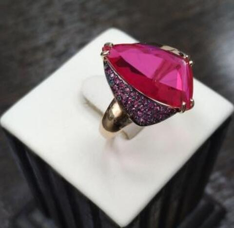 Кольцо из золота с рубинами