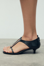 Кожаные босоножки на каблуке kitten heel