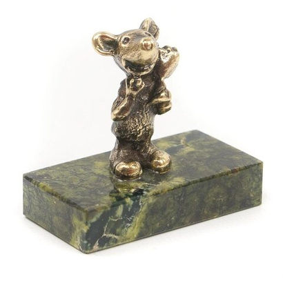 Статуэтка "Мышонок с цветком" змеевик бронза 40х25х45 мм 50 гр.