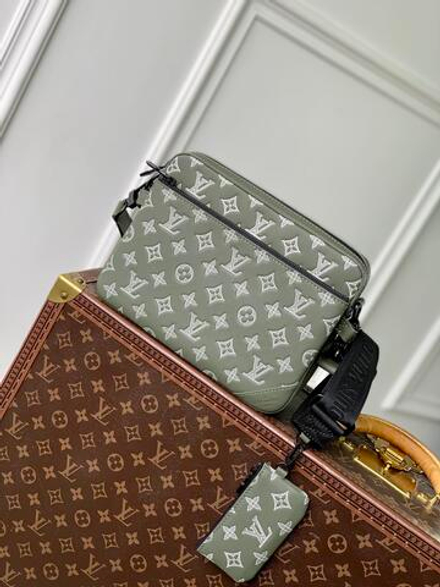 Louis Vuitton Trio Messenger
