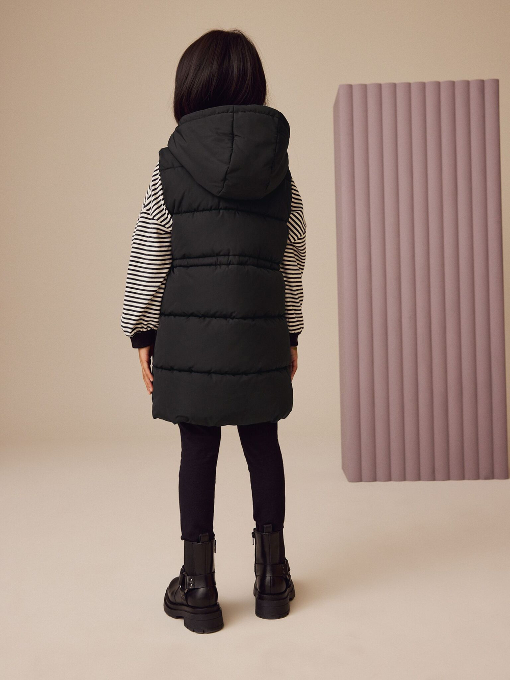 Жилет дутый удлиненный для девочки Next 371-706, Черный