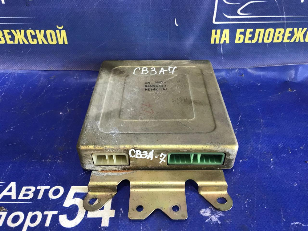 Компьютер двигателя MITSUBISHI MIRAGE 1992
