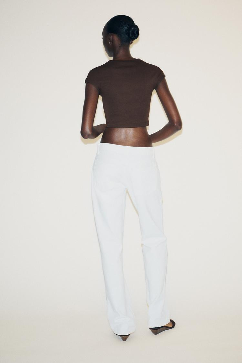 ZARA УКОРОЧЕННАЯ ФУТБОЛКА ИЗ ХЛОПКА И МОДАЛА, КОРИЧНЕВЫЙ