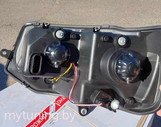 Передние фары U-TYPE BLACK для VW T5