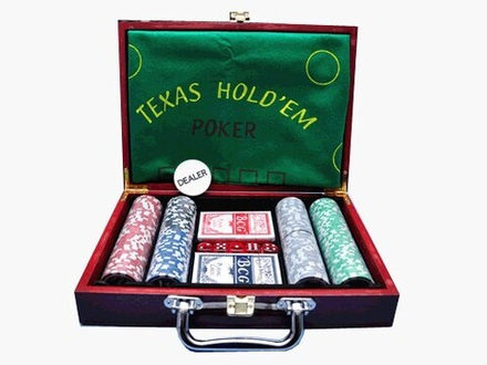 Игра настольная "Казино" в деревянном кейсе. В набор входит 200 фишек, фишка дилера, сукно, 2 колоды карт, 5 зариков :(6642):