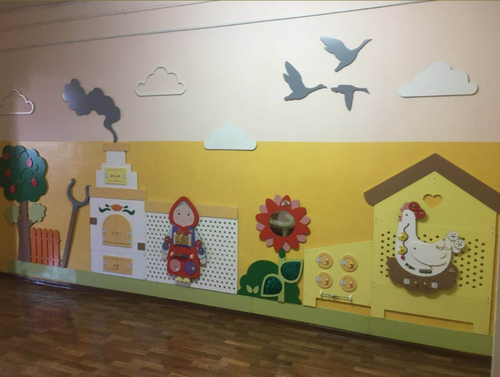 Декоративно-развивающая панель «В гостях у бабушки»