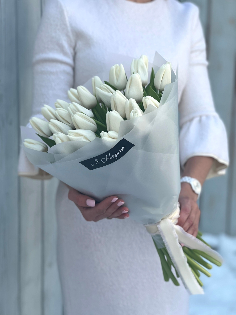 Белые тюльпаны в стильном дизайне от Флора Маркет