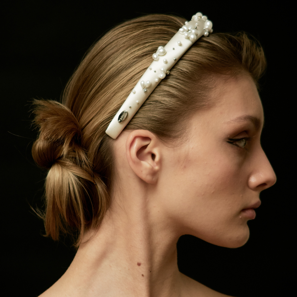 Ободок узкий белый с жемчужным декором