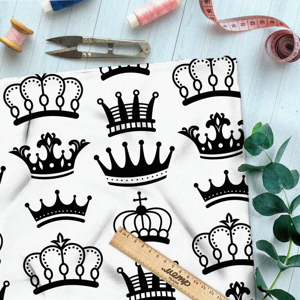 Ткань бифлекс чёрные короны на бежевом фоне