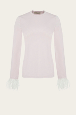 Розовый лонгслив с манжетами из перьев