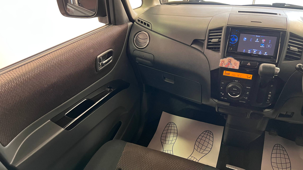 Nissan Roox, 2012 год