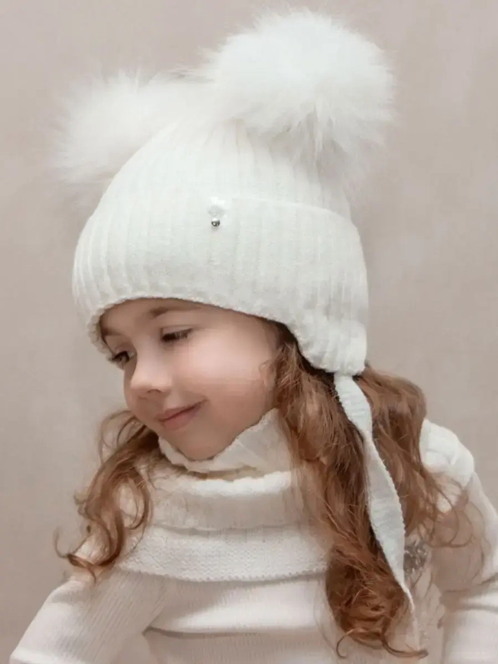 Шапка зимняя детская с помпонами и манишка