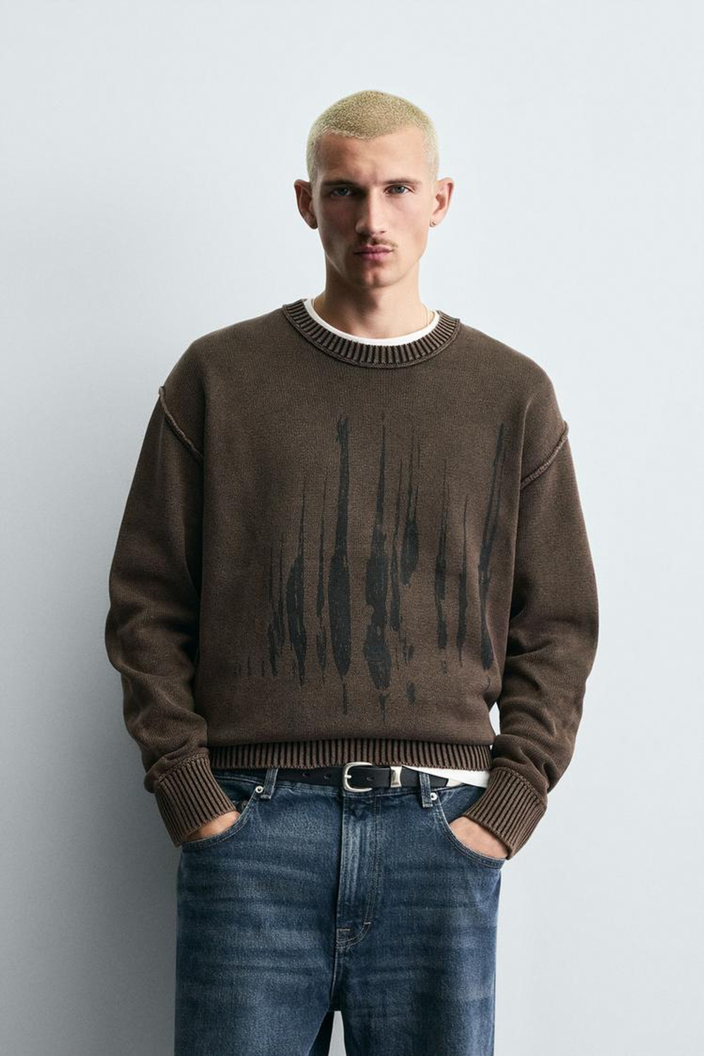 ZARA СВИТЕР С ПРИНТОМ И ЭФФЕКТОМ ПОТЕРТОСТИ, КОРИЧНЕВЫЙ