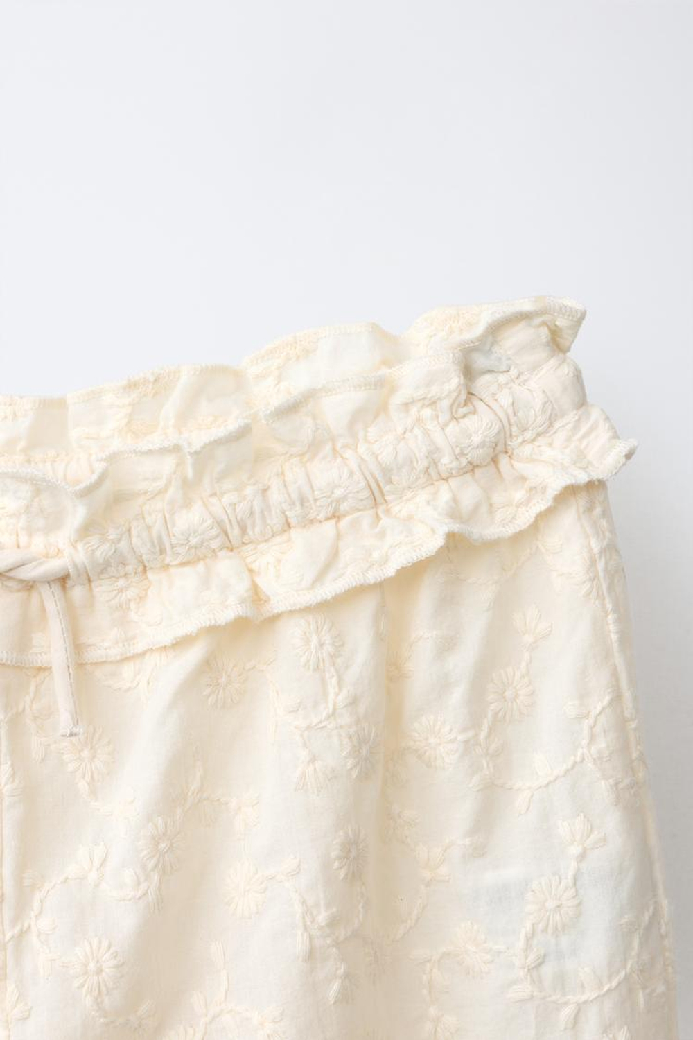 ZARA БРЮКИ-БОМБАШКИ С ВЫШИВКОЙ, ЭКРЮ