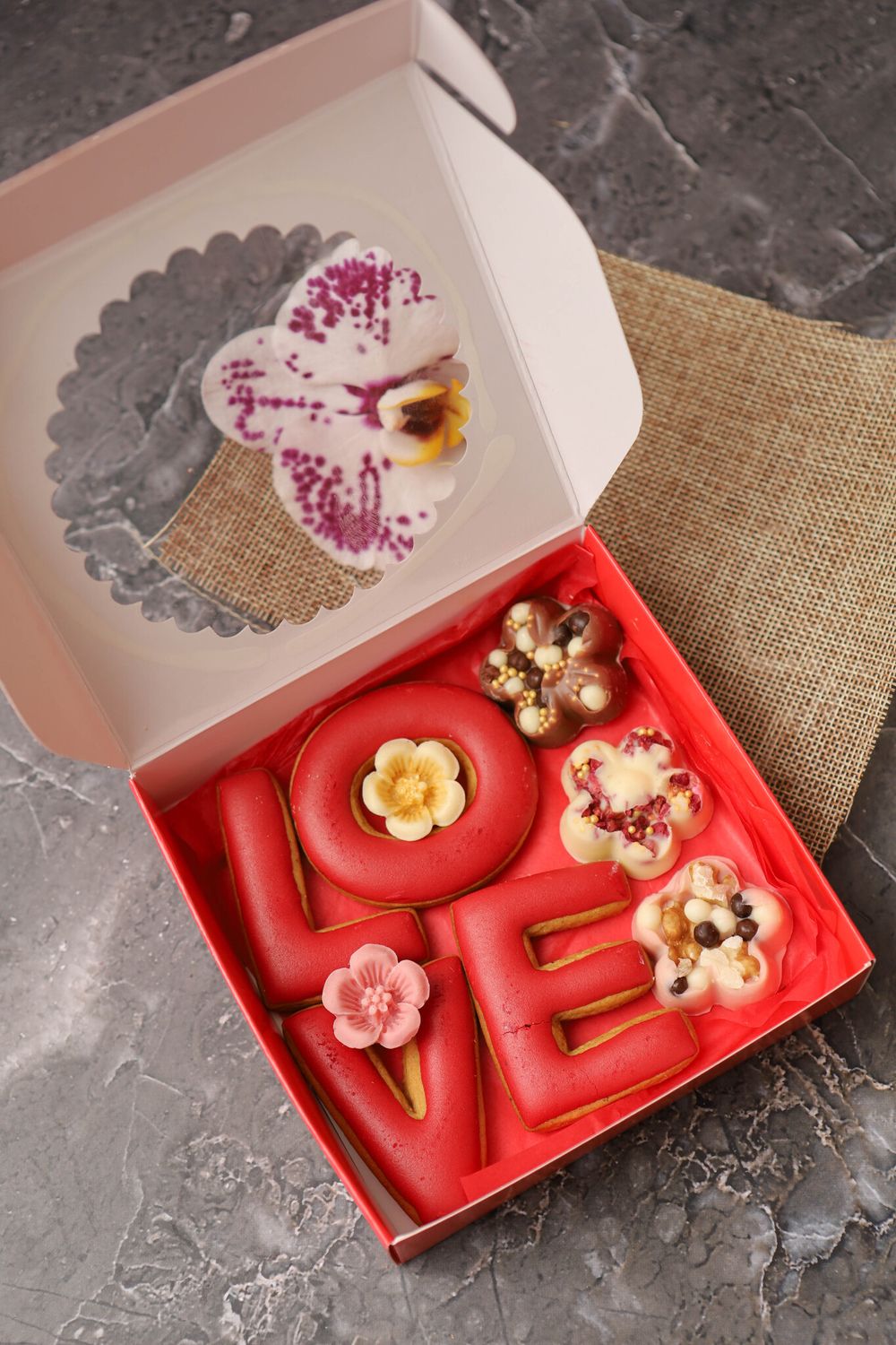 Набор "LOVE мини" с пряниками и конфетами Набор "LOVE мини" с пряниками и конфетами