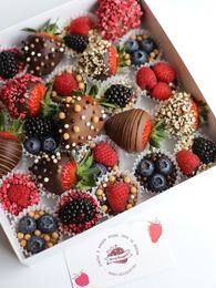 Ягоды в шоколаде Шоколадное ассорти конфеты купить доставка