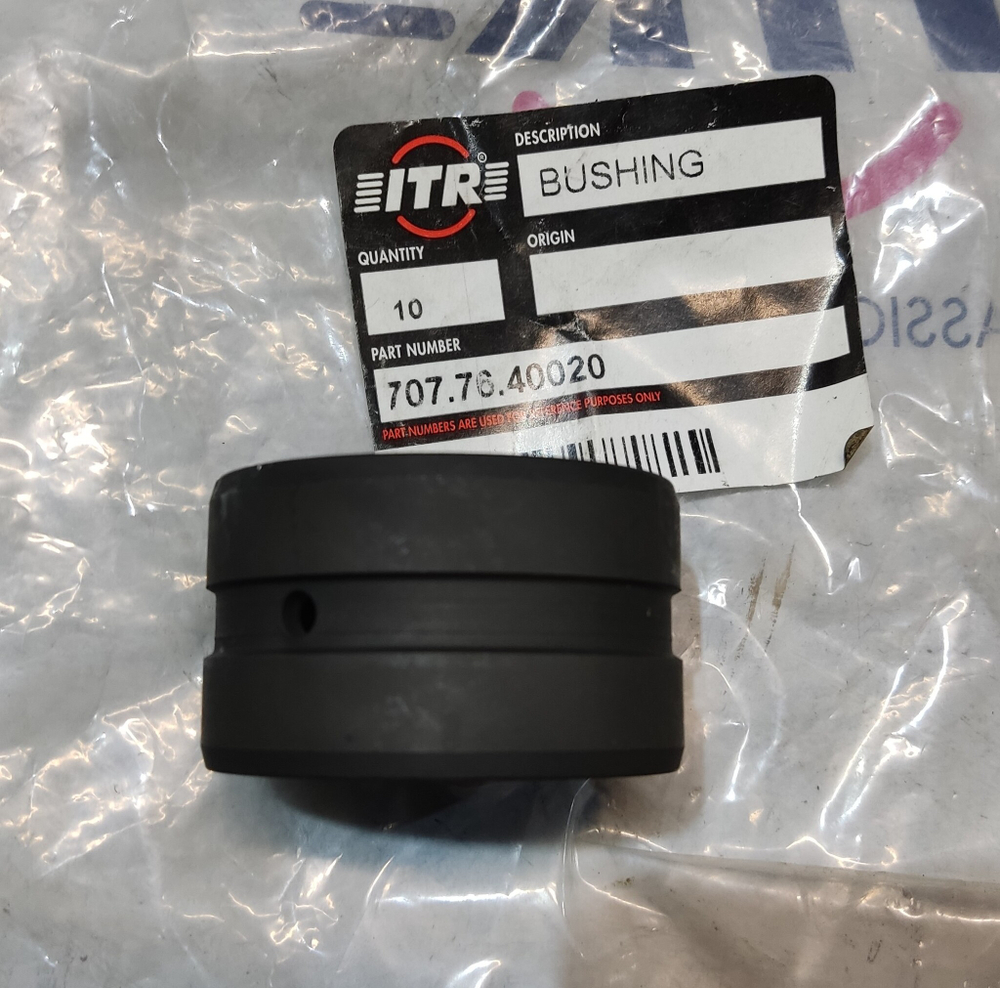 Втулка 707-76-40020