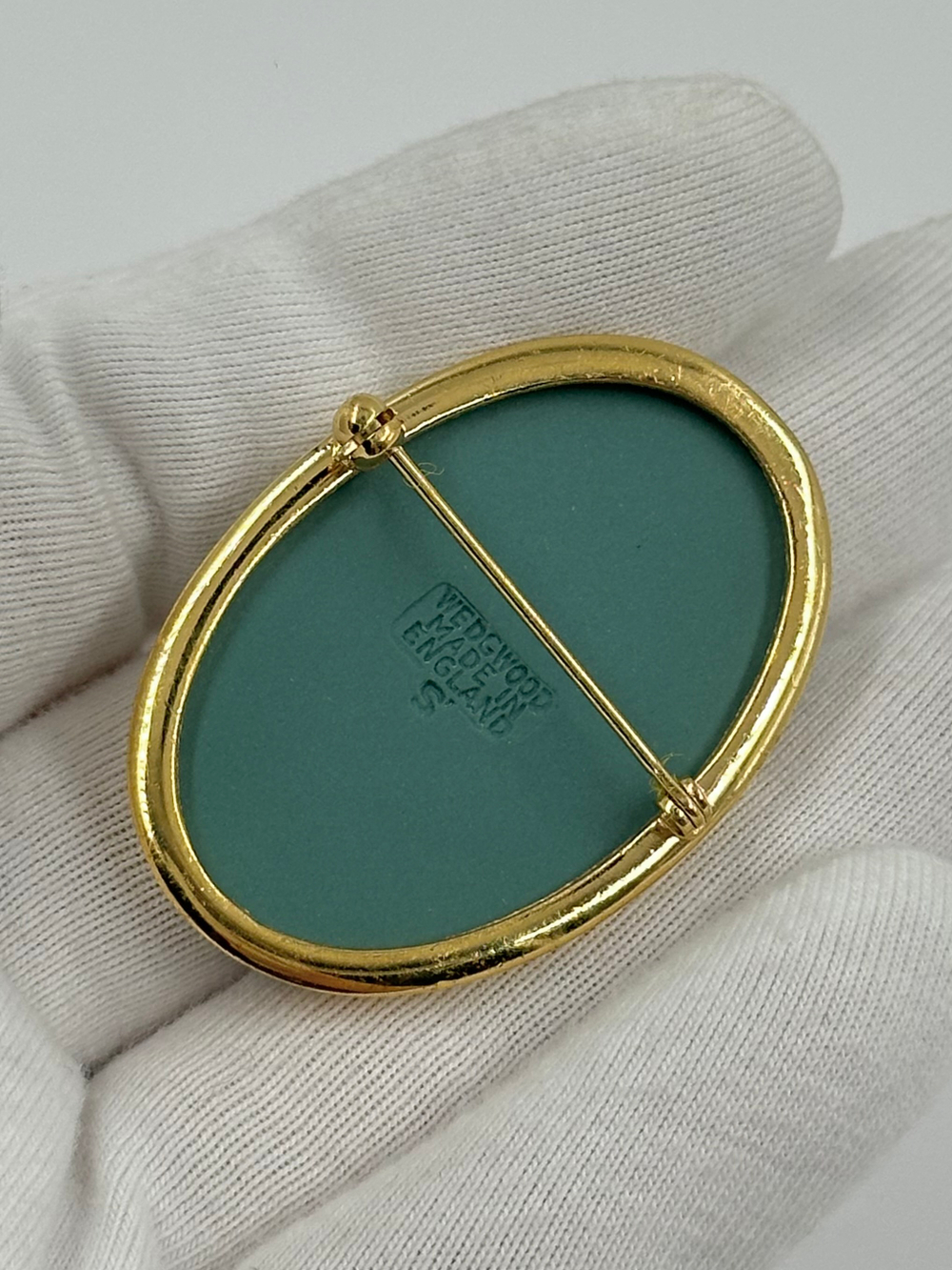 Брошь Wedgwood зелёная