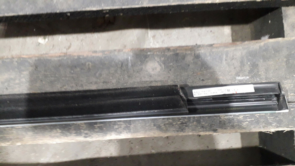 Молдинг двери задней Mercedes S (X222) Maybach 13-20 Б/У Оригинал A2226901380