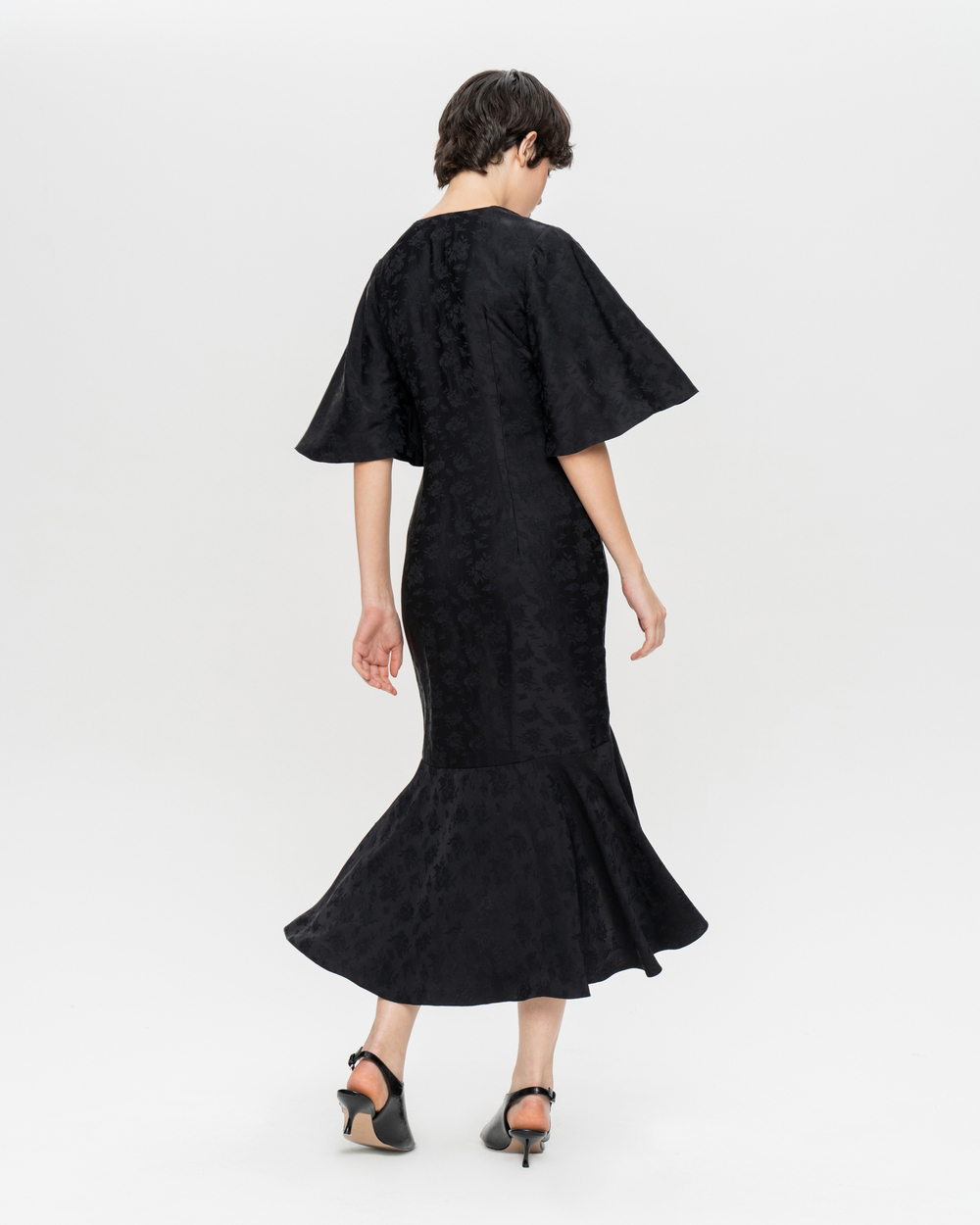 Платье миди из вискозы со струящимися рукавами