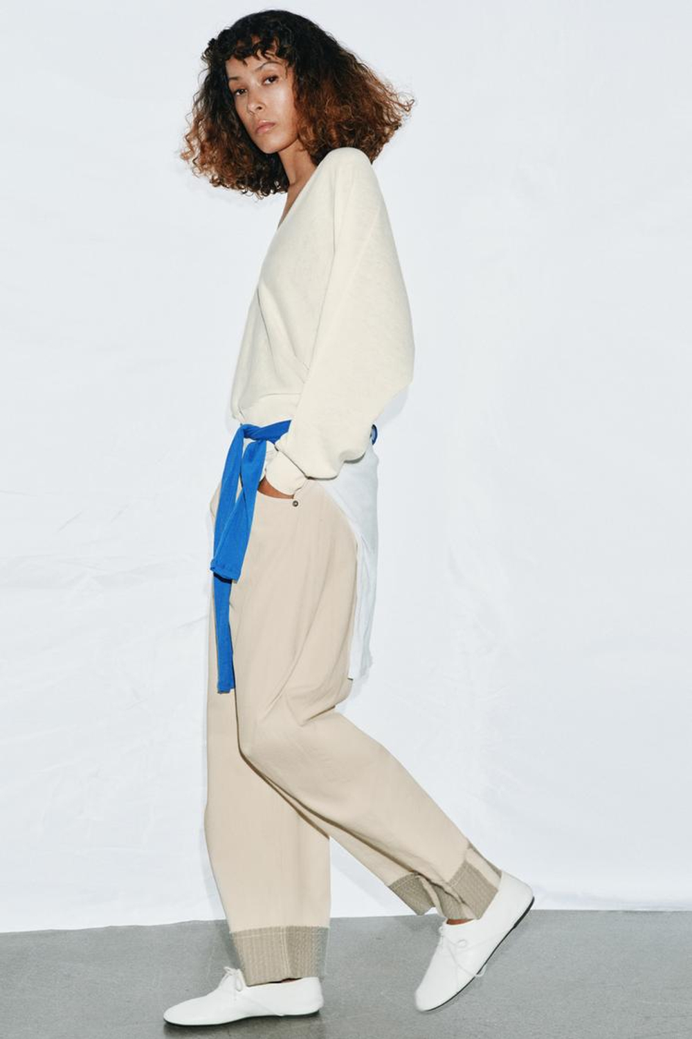 ZARA ВЯЗАНЫЙ ДЖЕМПЕР С V-ОБРАЗНЫМ ВЫРЕЗОМ, БЕЛЫЙ