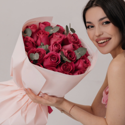 19 розовых роз