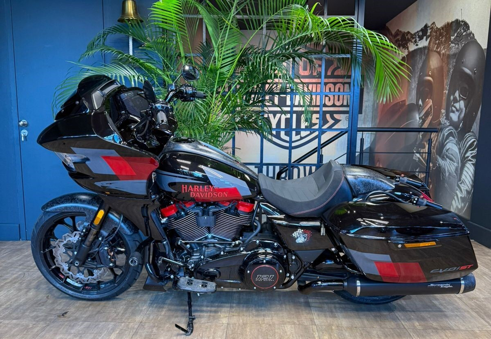 Harley-Davidson CVO Road Glide ST 121 (Hot Lap) 2025