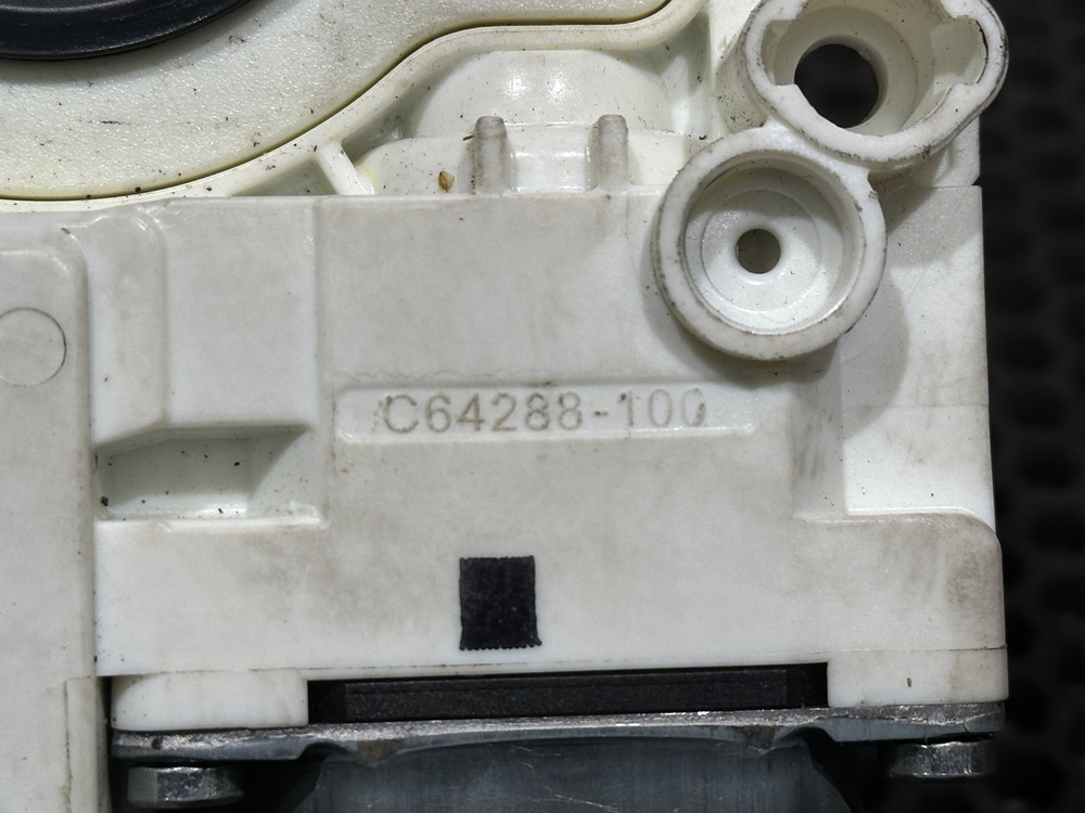 Моторчик стеклоподъемника правого