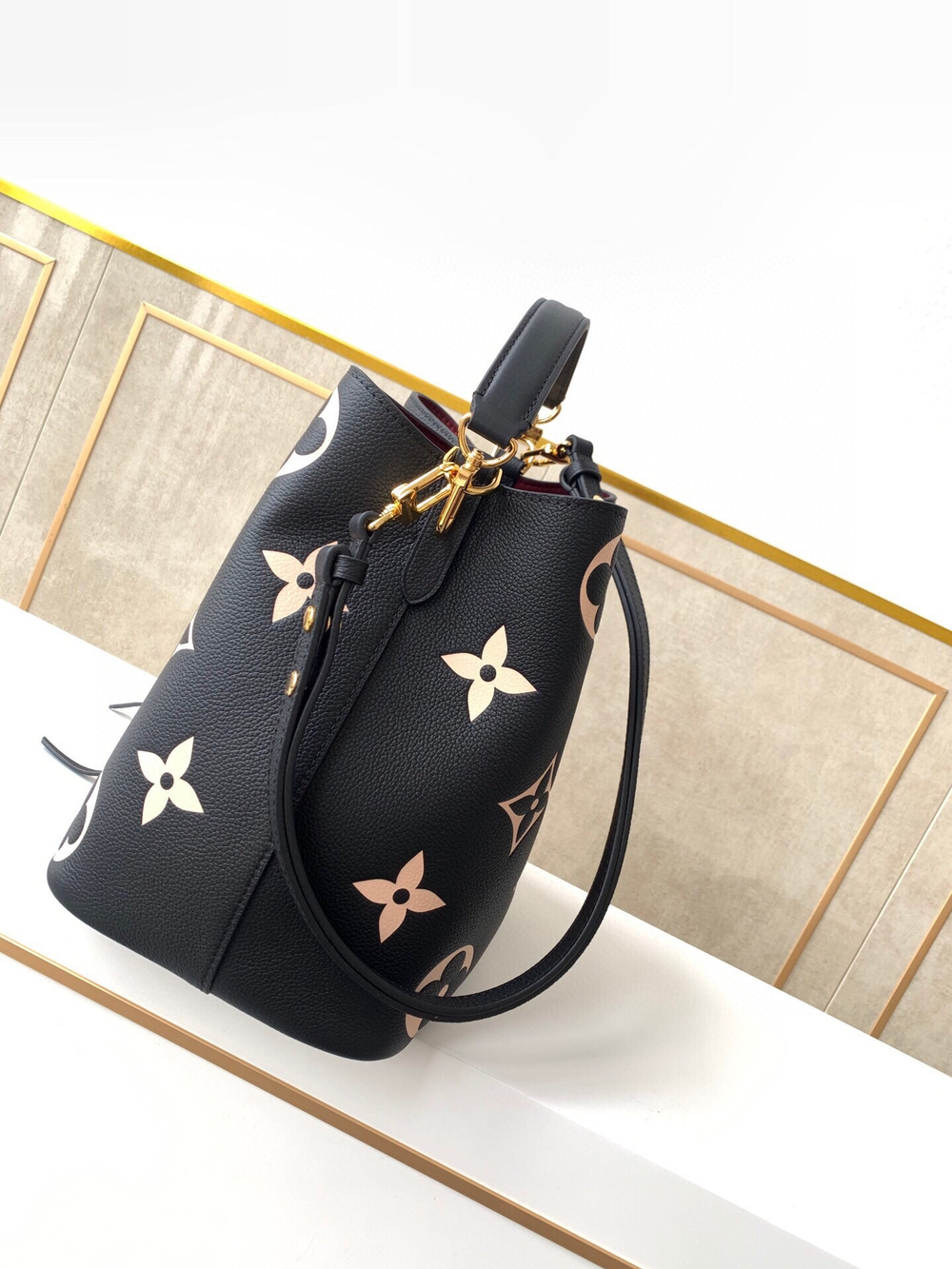Louis Vuitton NeoNoe MM